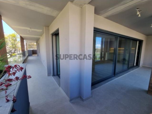 Apartamentos T3 novos, modernos com piscina e garagem Faro
