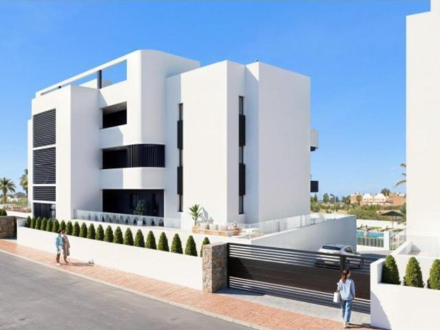 Apartamentos y villas de nueva construcción frente al campo de golf La Serena Golf en Los Alcázares