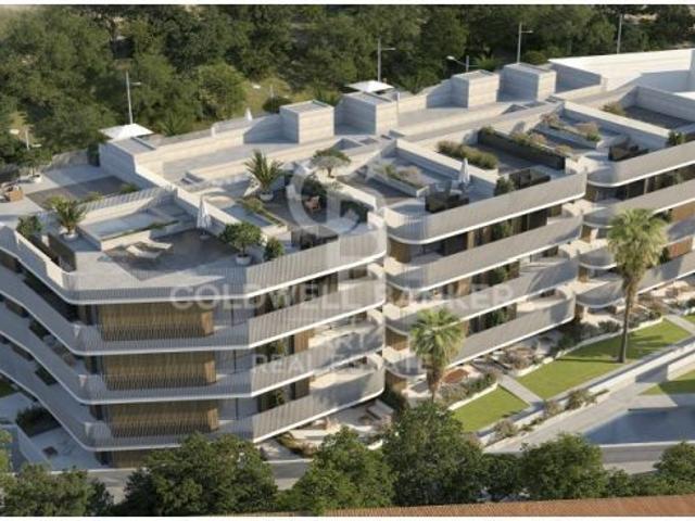 Apartamentos y áticos con vistas panorámicas en Estepona