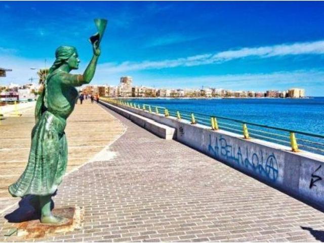 APARTAMENTOS Y ÁTICOS DE OBRA NUEVA CERCA DE LA PLAYA EN TORREVIEJA