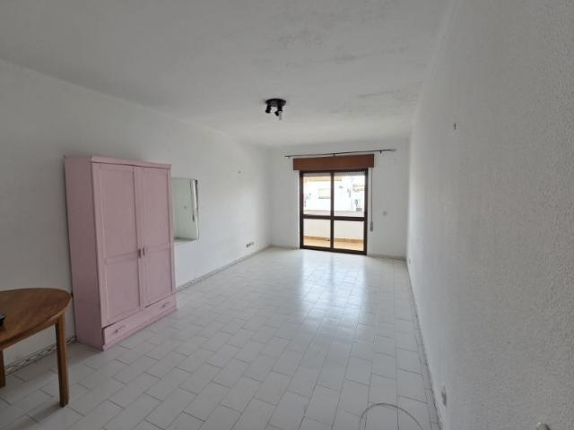 ApartamentoT1+1 venda na Avenida Dr. Francisco Sa Carneiro