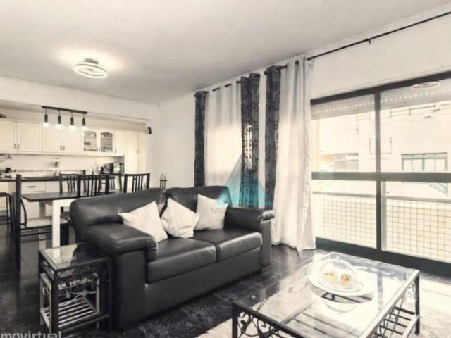 ApartamentoT2 com Open Space e 2 Entradas Independentes na Baixa da Banheira