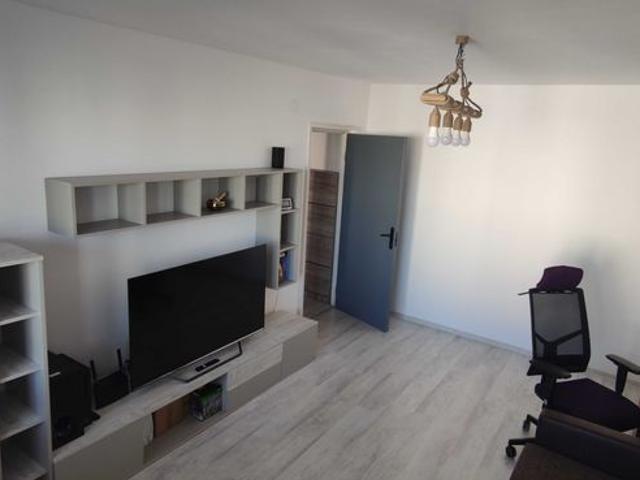 Apartamen 2 Camere 53mp Etaj 3 decomandat renovat