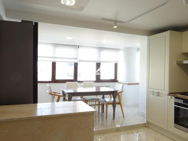 Apartamenr 3 camere Decebal Centrala Proprie