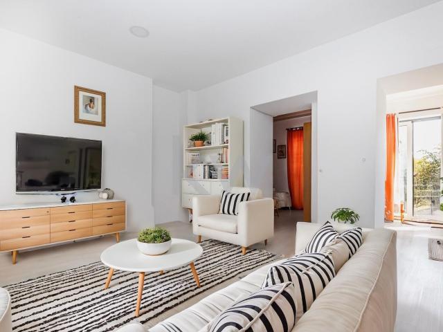 Apartametno T0 com 57m2, varanda e terraço!