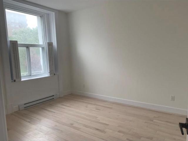 Apartement à louer / Apartment for Rent top floor
