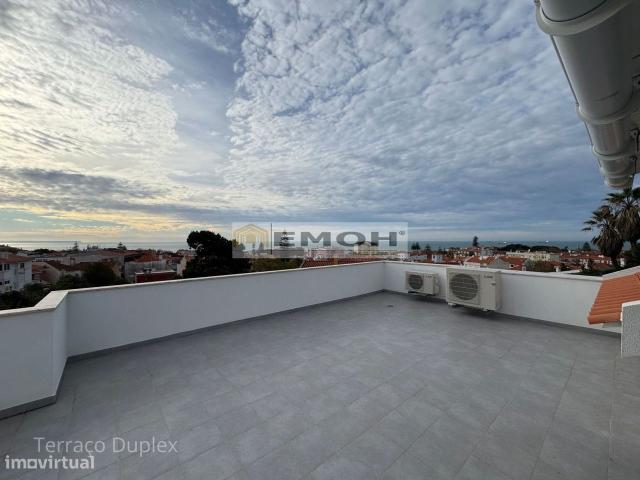 Apartemento T3 Duplex com Terrao Centro Parede como Novo Condomini