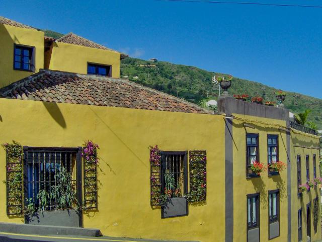 Aparthotel con 7 apartamentos y licencias incluidas – histórica casa señorial de 230 años con negocio turístico consolidado