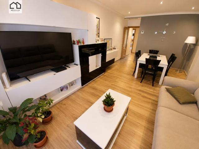 APIHOUSE VENDE CON POSIBILIDAD DE VENTA A PLAZOS, ESPECTACULAR PISO EN ELCHE !