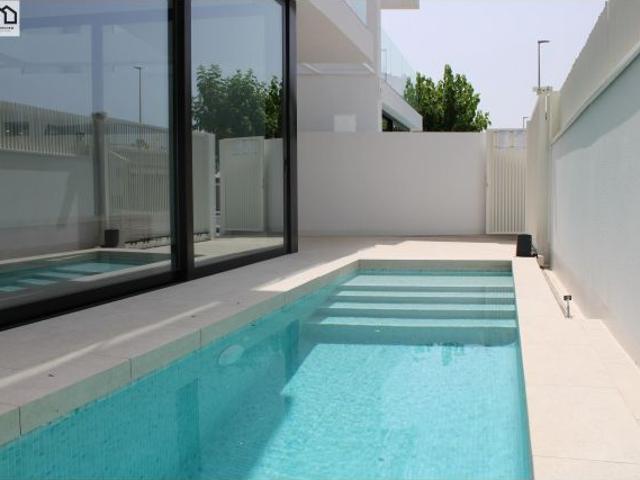 APIHOUSE VENDE ESPECTACULAR VILLA EN TORRE DE LA HORADADA. PRECIO: 599.000€