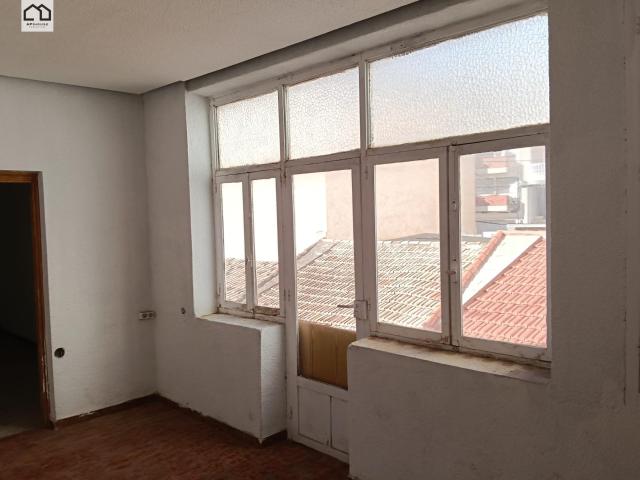 APIHOUSE VENDE GRAN APARTAMENTO PARA REFORMAR EN GUARDAMAR DEL SEGURA. PRECIO 234.000€