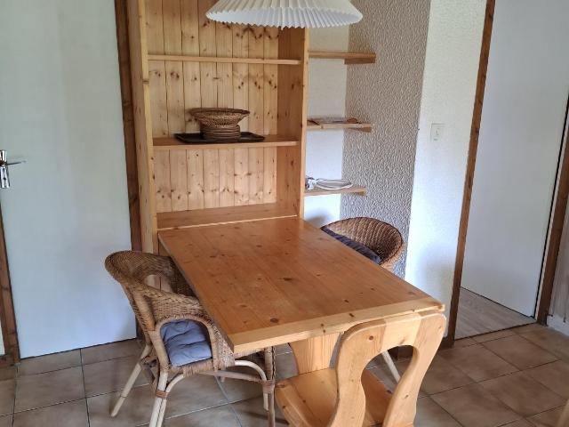 Appt au calme dans chalet: jardin et vue montagne