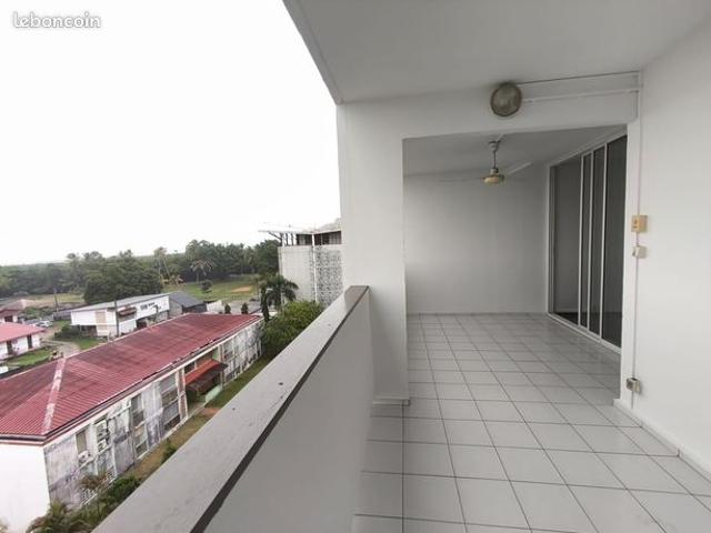 Appt duplex de type 3 avec vue sur mer et parking securise a cayenne