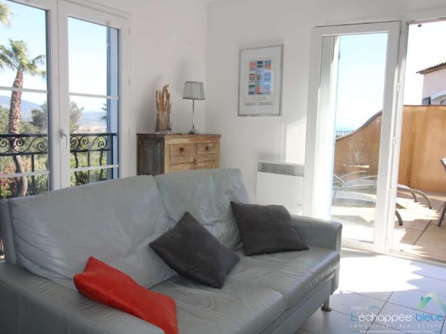 Appt pour 6 personnes avec une belle vue dominante Cogolin Gassin