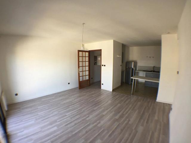 Appt T2 CUGNAUX 44 m2 avec parking et cave
