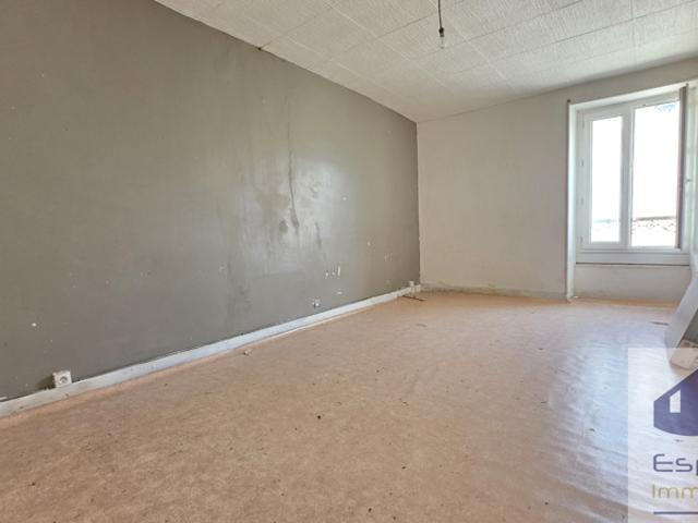 Appt 60m2 à rénover avec 120m2 de garage