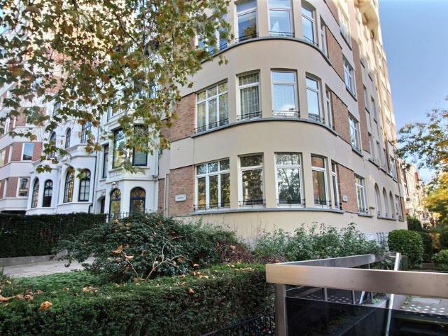 App. rez de chaussée à vendre pour 575000 euro avec 4 chambres à coucher