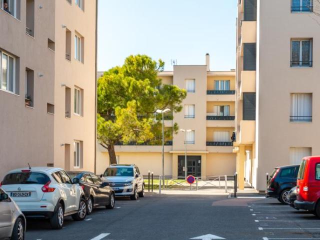 APP T3 / 2 CHAMBRES RES LES ACCACIAS BALCON + PARKING LIBRE DANS LA RESIDENCE