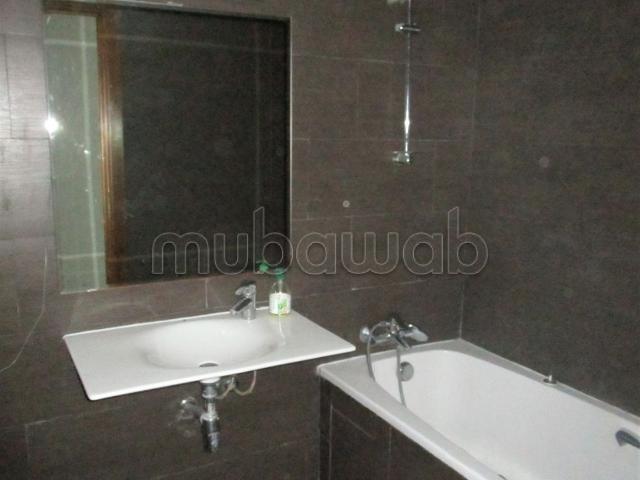 Appart 3ch salon vide 131m2 Quartier Palmier