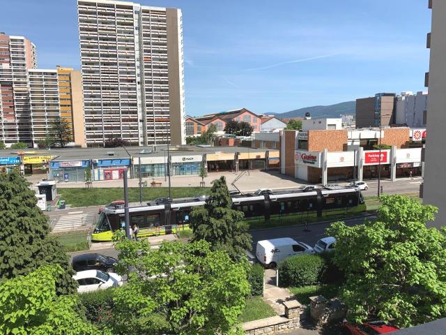 Appart. 4 pièces 65m² meublé avec parking et cave
