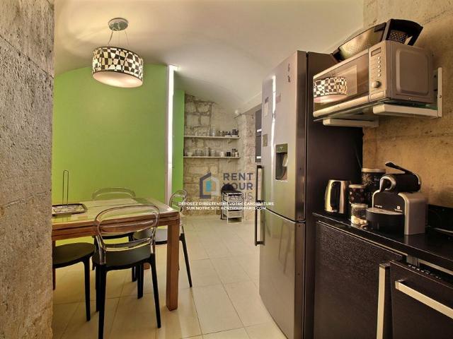 APPART. – 75008
