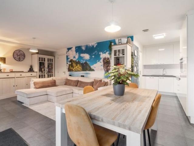 Appart de 2 chambres avec grande terrasse/jardin + parking