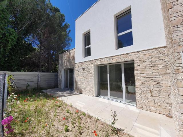Appartement en duplex T5 avec terrasse et jardin sans vis à vis
