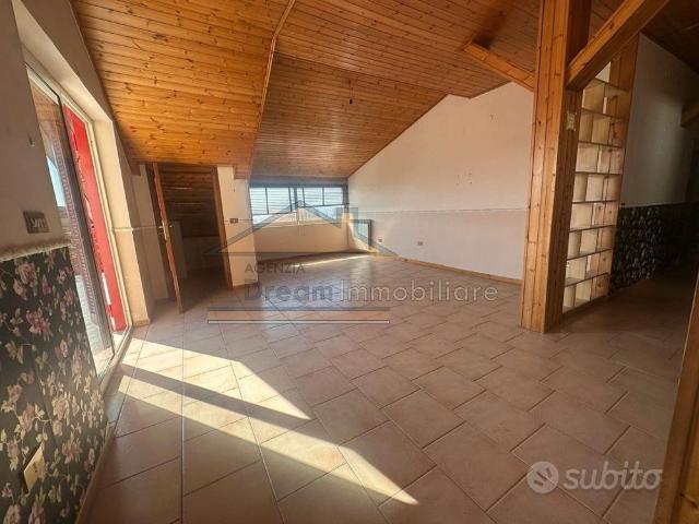 Appart. mansardato con terrazzo in Via Spazzilli
