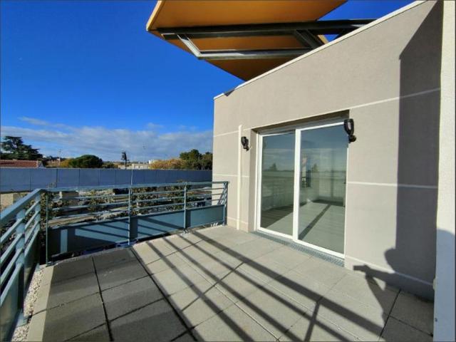 Appart P3 + Terrasse + Parking à Nîmes