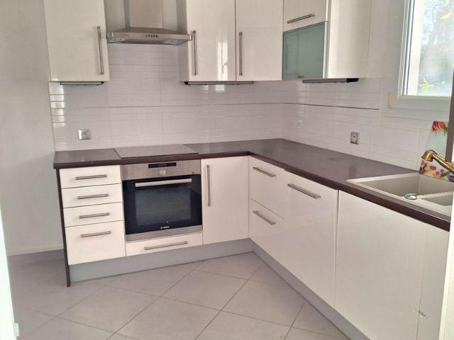 Appart T4 2 chambres, balcon, secteur calme proche