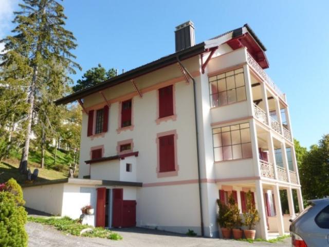Appart. très ensoleillé 4.5p plein sud avec balcon et vue fantastique