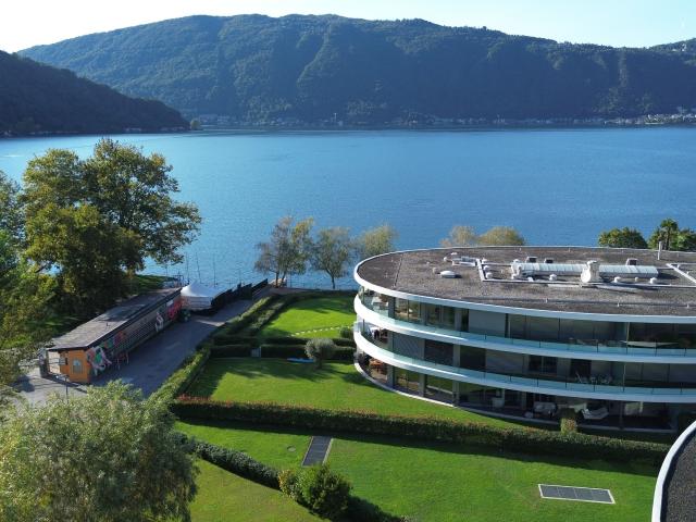 Appartamento 4.5 in bellissima posizione sul lago, PT con grande giardino / 4.5 Zimmer Wohnung in schöner Seelage, EG mit grossem Garten