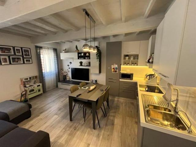 Appartamento Completamente Ristrutturato, Ultimo Piano, Pronto da Abitare Rif. A326