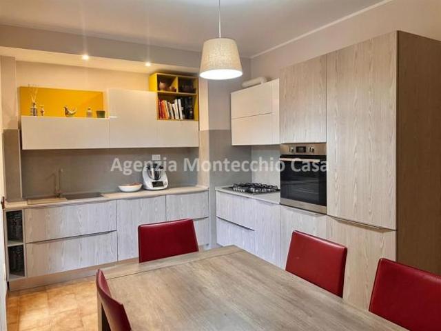 Appartamento con mansarda, garage e giardino esclusivo