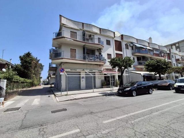 APPARTAMENTO CON AMPIO TERRAZZO E BOX