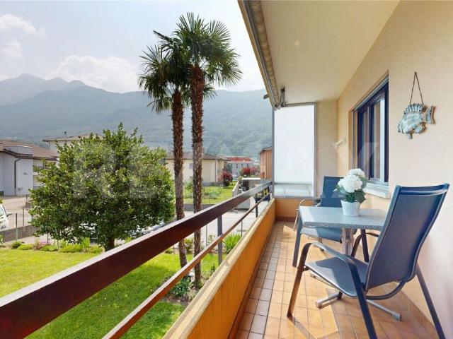 Appartamento con balcone e posteggio