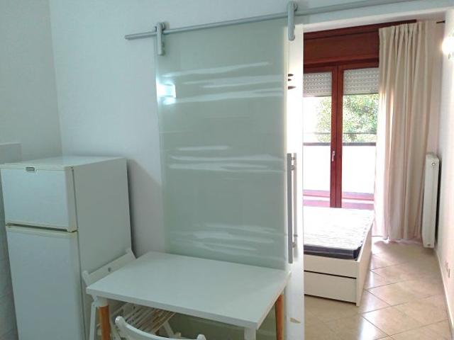 APPARTAMENTO CON BALCONE IN ZONA PORTELLO/CERTOSA