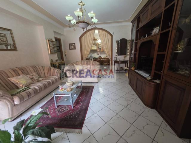 Appartamento con Garage in vendita a Calatabiano, Pasteria
