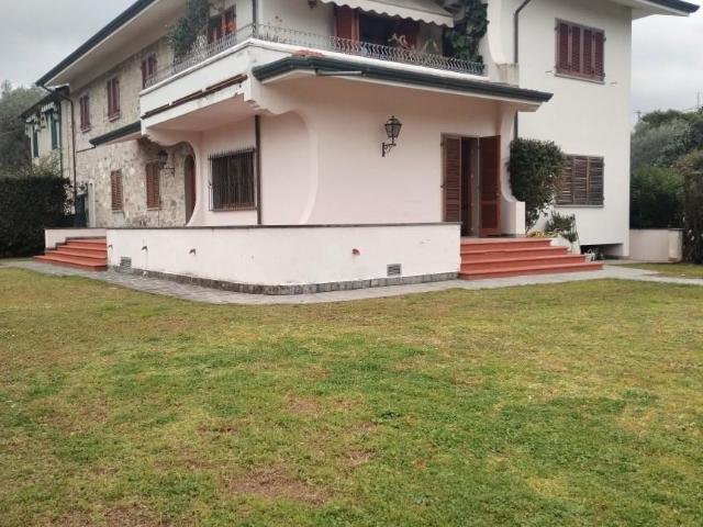 Appartamento con giardino, Massa zona viali
