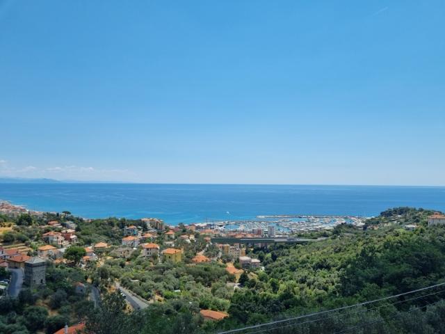 Appartamento con giardino a Varazze