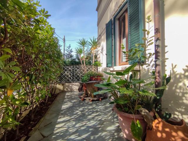 Appartamento con giardino, Camaiore lido di
