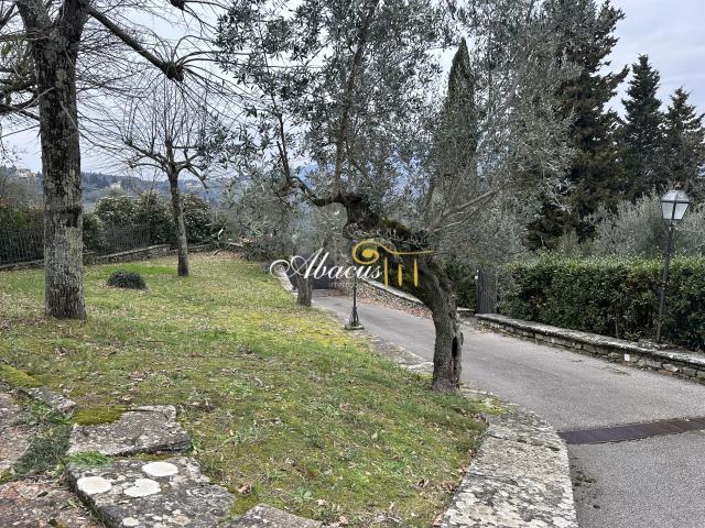 Appartamento con giardino in fiesole, Fiesole