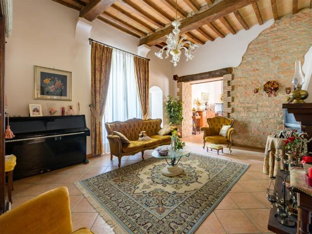 Appartamento Con Giardino In Palazzo D'epoca 130m² Sigillo