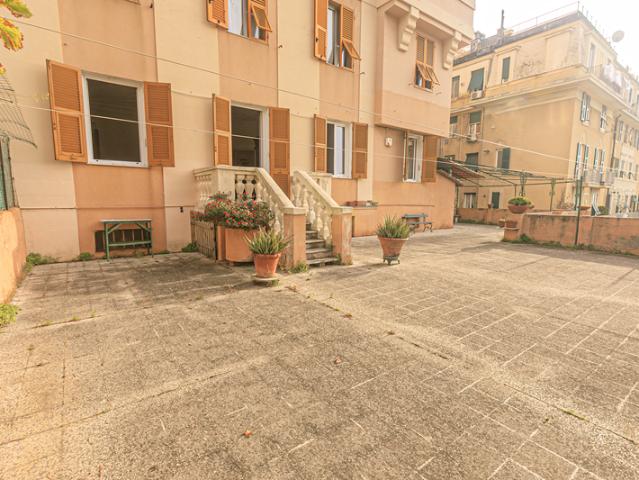Appartamento con giardino in via benvenuto cellini 16, Genova
