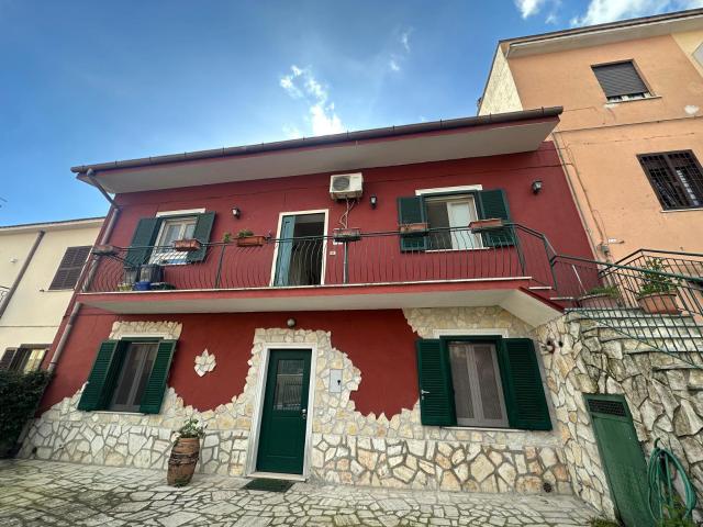 Appartamento con giardino in via rianese 180, Riano
