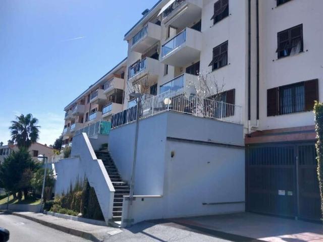 Appartamento con giardino in viale villa gavotti 121/2, Genova