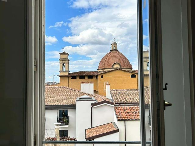 Appartamento con terrazza panoramica in centro storico a Firenze, via dei Fossi