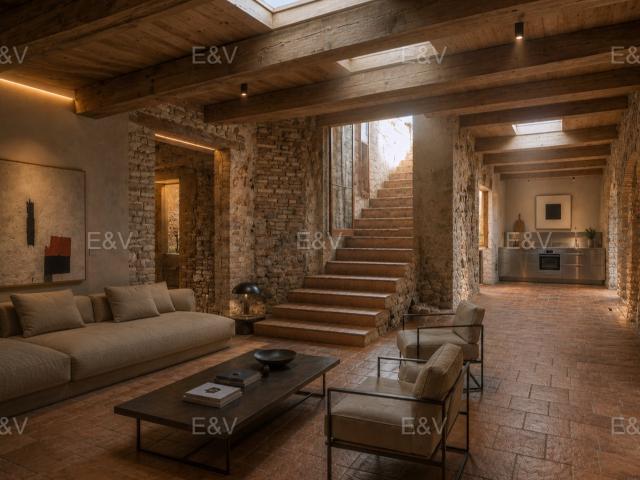 Appartamento con terrazza panoramica, ideale per un progetto. 210m² Spello