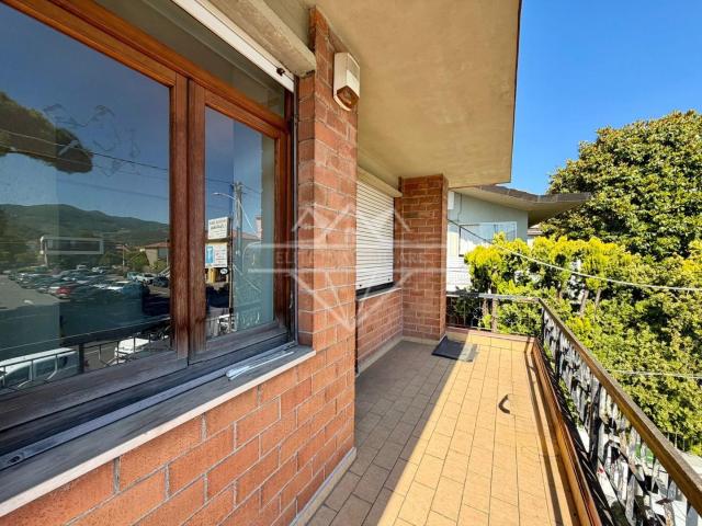 Appartamento con terrazzi a Ortonovo