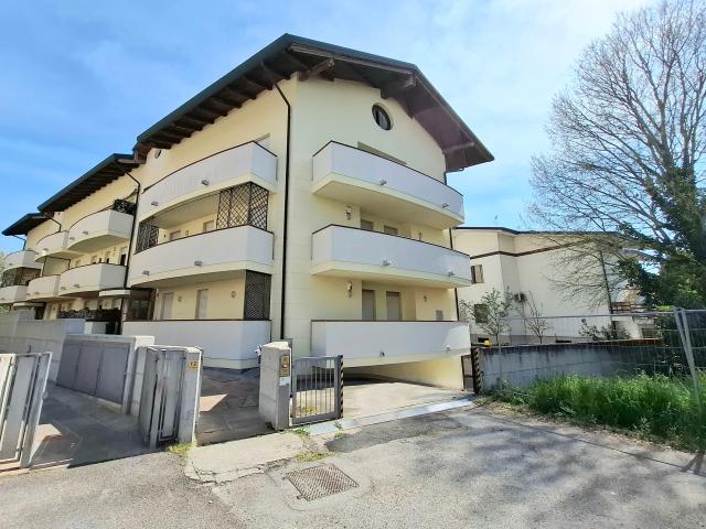 Appartamento con terrazzi in via g. b. buffetti, Rovigo